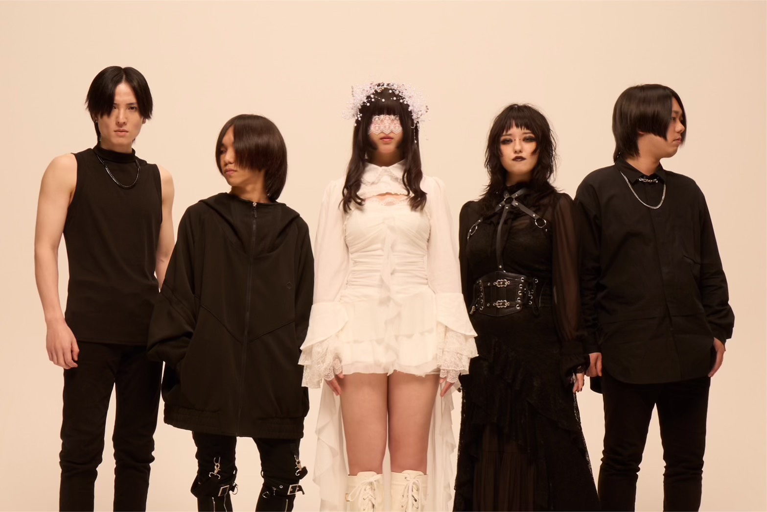 「【Aporath】1st Full Album『NOTICE』アルバムライナーノーツ｜バンドを襲った激動──その先に掴んだ前進と不変の命題」のアイキャッチ画像